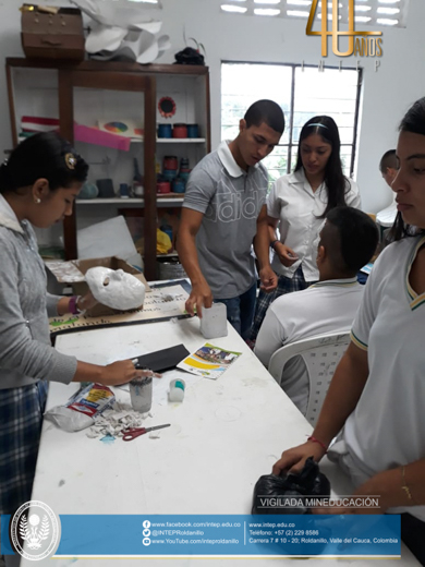 Proyecto Social -  Taller en Letras en Estuco, Máscara de yeso y Papel Mache