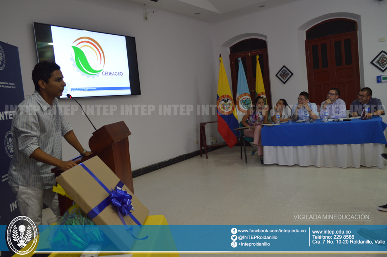 Presentación de los logos para los productos de CEDEAGRO