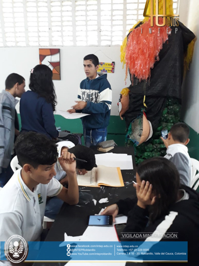 Proyecto Social -  Taller en Letras en Estuco, Máscara de yeso y Papel Mache