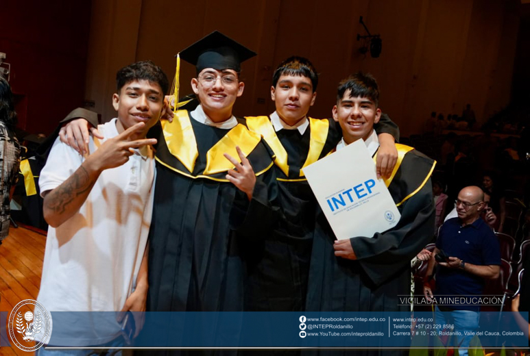 En el Valle del Cauca 102 jóvenes se graduaron de bachilleres y de técnicos profesionales