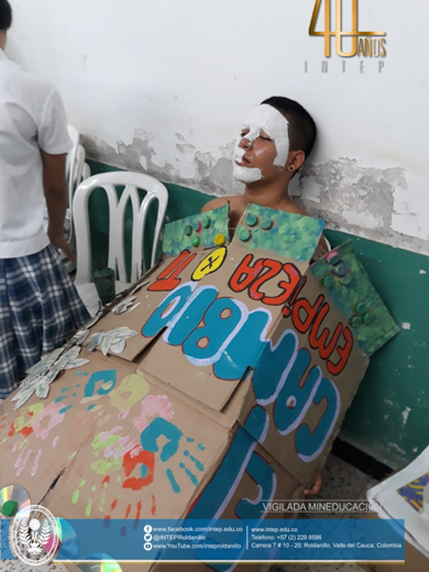 Proyecto Social -  Taller en Letras en Estuco, Máscara de yeso y Papel Mache