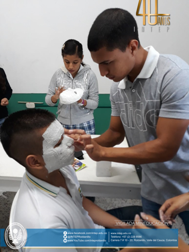 Proyecto Social -  Taller en Letras en Estuco, Máscara de yeso y Papel Mache